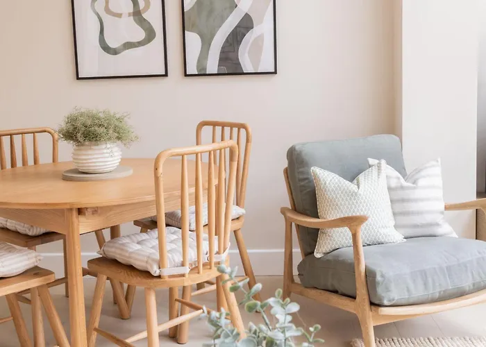 Stylish 3Bd Townhouse In Central Winchester